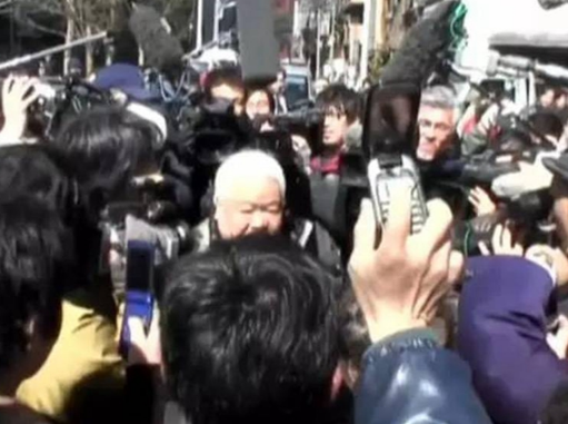 日本有家蒼蠅館子，人們排隊(duì)2小時(shí)求虐，吃了40年都沒(méi)膩...