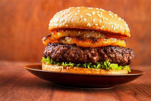 麥當(dāng)勞、肯德基、漢堡王如何通過(guò)一個(gè)漢堡的定價(jià)讓利潤(rùn)最大化？|餐飲界