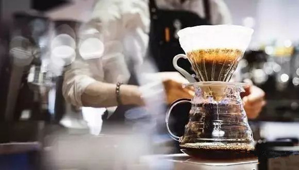 手沖、冷萃、加氮……精品咖啡館正在改變年輕人喝咖啡的方式|餐飲界