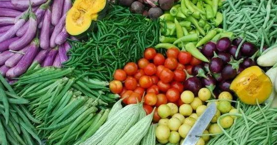 青島這些飯店的食品有農(nóng)藥殘留，還有礦泉水不合格……你還敢再買嗎？