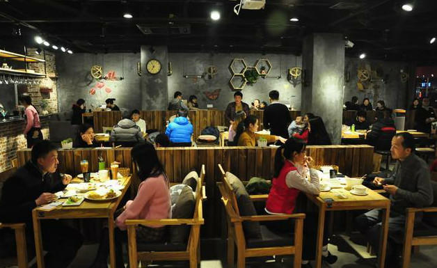 每天只賣一道菜月入120萬日元，她成功的秘訣是什么？|餐飲界