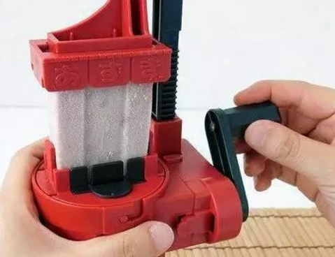 單憑一個(gè)“硬”字，每年大約售出 2.5 億根，成為日本國(guó)民冷飲