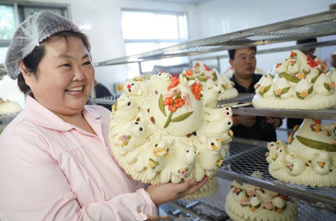 大媽賣饅頭3年 年銷1000萬元，網(wǎng)友：我該賣燒餅還是賣饅頭？