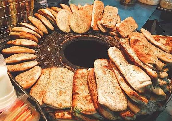 既慰藉深夜又溫暖清晨，他看過(guò)一天24小時(shí)的上?！瓅餐飲界