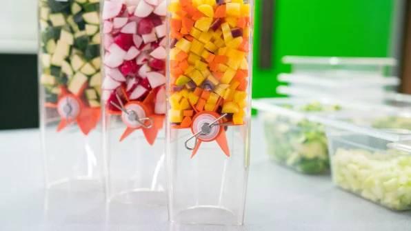 60秒出餐的沙拉機器人，餐飲自動售賣的下一個風口？|餐飲界