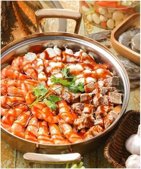 靠一道燜菜5年開店600家，一年營收20億，這家店有什么不外傳的秘訣？