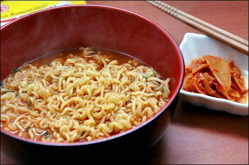 外賣終結(jié)方便面？ 專家稱方便面可轉(zhuǎn)向休閑食品