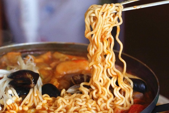 外賣難以撼動方便面市場？康師傅們的優(yōu)勢在哪里？