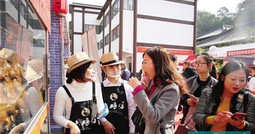 10萬(wàn)市民熱捧潮汕菜，廚師斬鵝肉斬到手軟