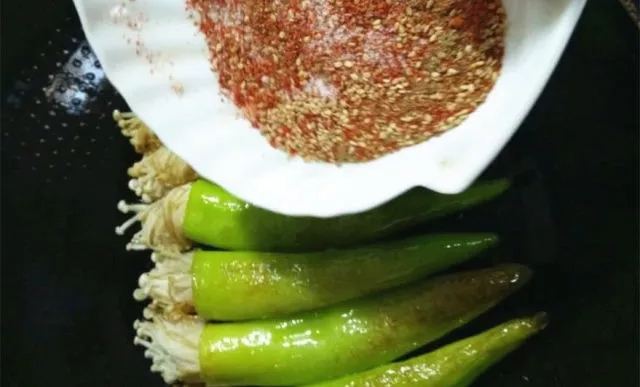 你只知道用金針菇來涮火鍋，學著這樣做健康又美味