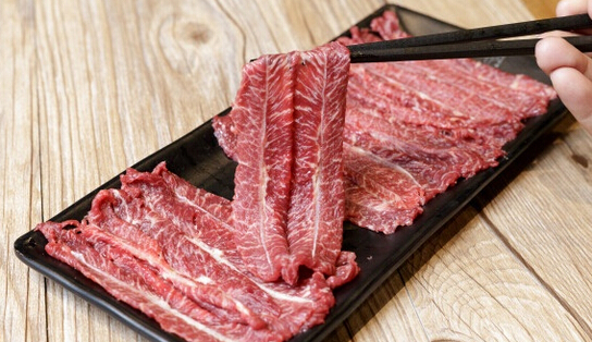 這個(gè)城市400多家潮汕牛肉火鍋，今冬只剩下101家，原來被串串香給頂了|餐飲界