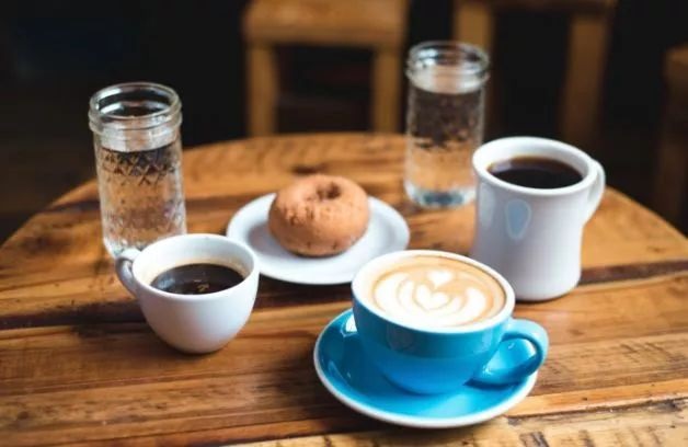 輕餐飲趨勢來臨，面包和茶loveinit如何抓住餐飲風口？