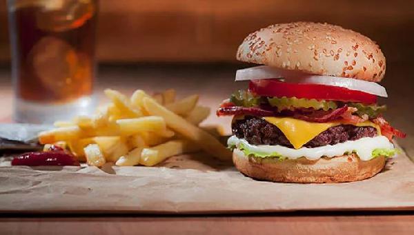 麥當(dāng)勞掀起價格戰(zhàn)！低價策略真的能創(chuàng)造奇跡嗎？|餐飲界