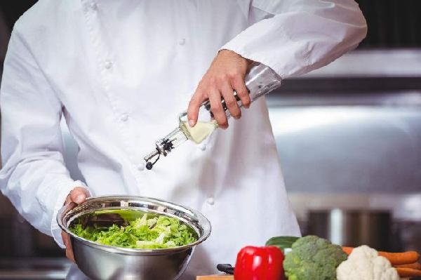 未來餐飲行業(yè)，廚師的出路在哪里？