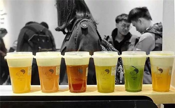 進(jìn)商場、做營銷、拉投資......“喜茶們”真的很忙！