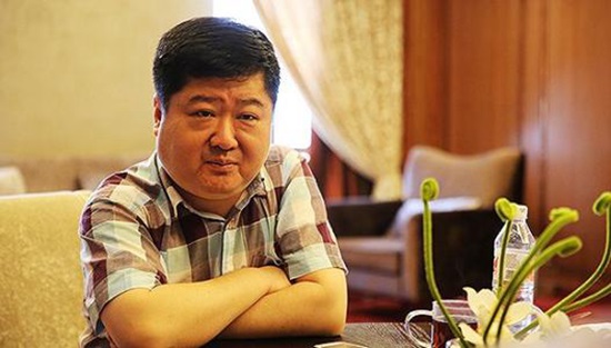 他靠4張餐桌起家15年成餐飲首富，今公司股票面臨拍賣(mài)或丟控制權(quán)