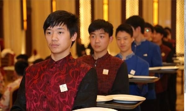 餐飲店長(zhǎng)的苦惱：對(duì)員工太嚴(yán)留不住人，太松又管不好，怎么辦？