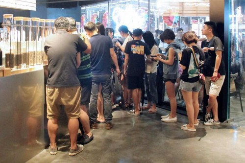 00后小伙創(chuàng)業(yè)開(kāi)店，天天排隊(duì)月入30萬(wàn)