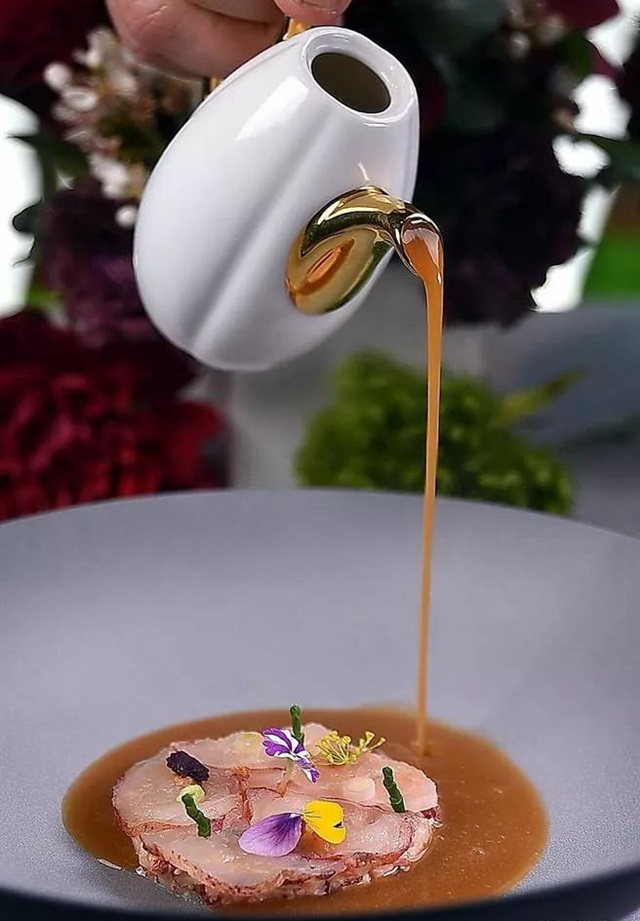 全球最貴、最難訂位餐廳主廚炫技“未來(lái)食物”