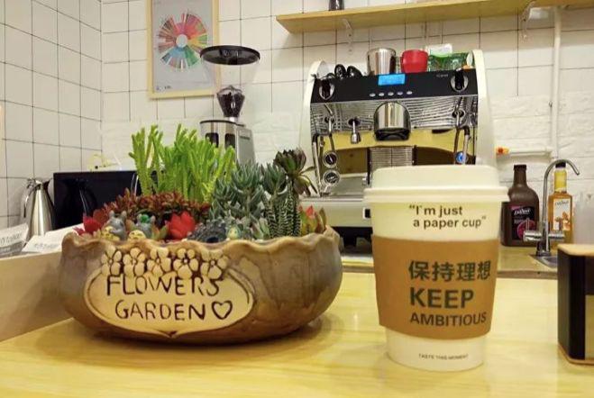 四線小城咖啡館，好評超星巴克，不花錢成當?shù)鼐W(wǎng)紅，它是如何做到的？