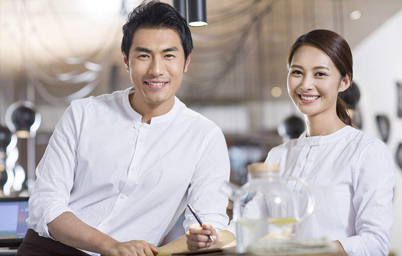 越來越多年輕人不愿干餐飲，未來十年餐飲用工將越來越難
