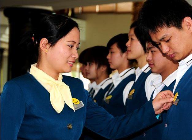 “小女孩”是做不好領(lǐng)班的！如何做一個優(yōu)秀的餐廳領(lǐng)班？