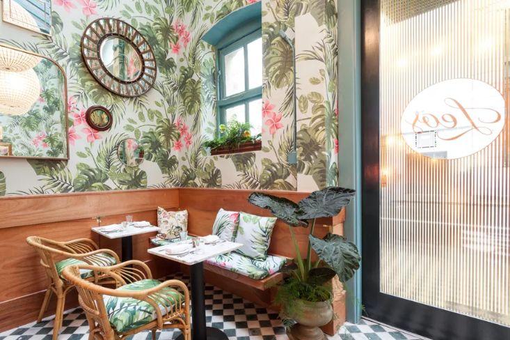 What？美國上萬家餐廳集體進(jìn)行改造，植物壁紙成餐廳設(shè)計主流趨勢