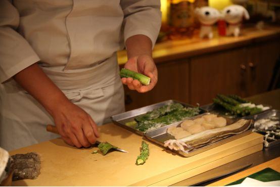 24秒做一道菜， 他讓食客吃到天婦羅之神的味道！