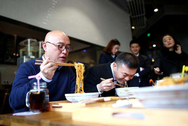 孟非小面將再關一家店，欲改做麻辣方便食品