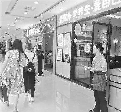 這就是餐飲的未來嗎？年輕人當老板，大媽大嬸當服務員