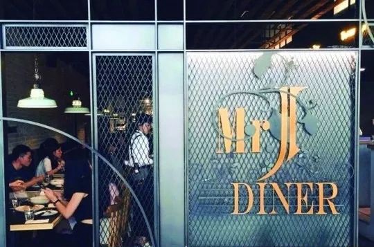 這很公平：明星演員的餐廳紛紛倒閉，因?yàn)轭櫩陀媚_投票