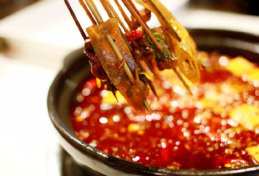 一串難求， 京城最火串串香，單店日賣2萬串