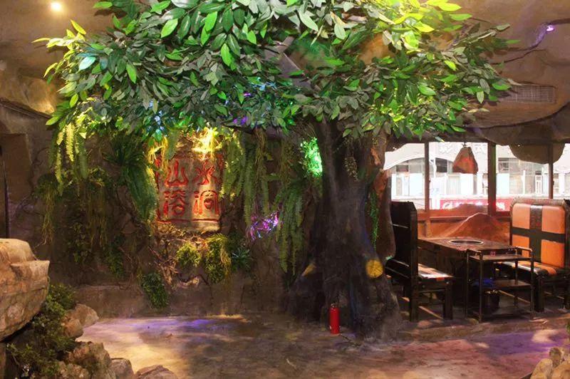 開在溶洞里的火鍋店，日流水2萬5