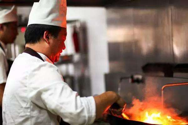 雙節(jié)長假在即，廚師有什么假日權(quán)益？