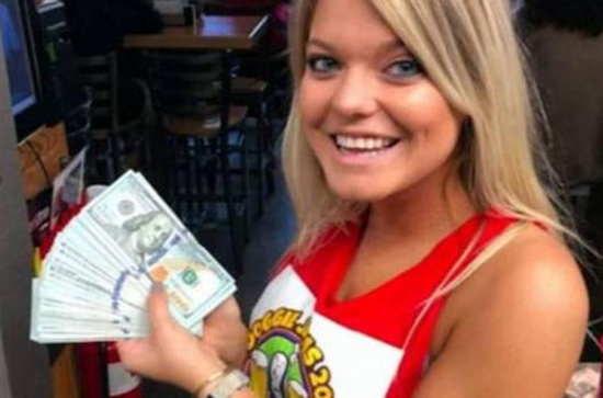 喝了杯水，便給餐廳服務(wù)員1萬美元的小費(fèi)，真土豪！