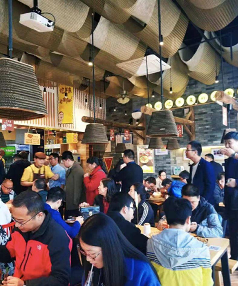 100多平的店面日收1.5萬(wàn)，翻座達(dá)6次以上，憑什么？