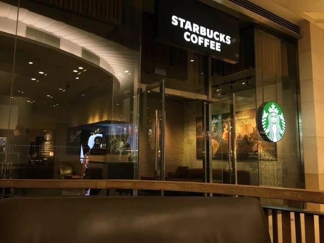 理想≠現(xiàn)實，星巴克外賣銷量少得可憐|餐飲界
