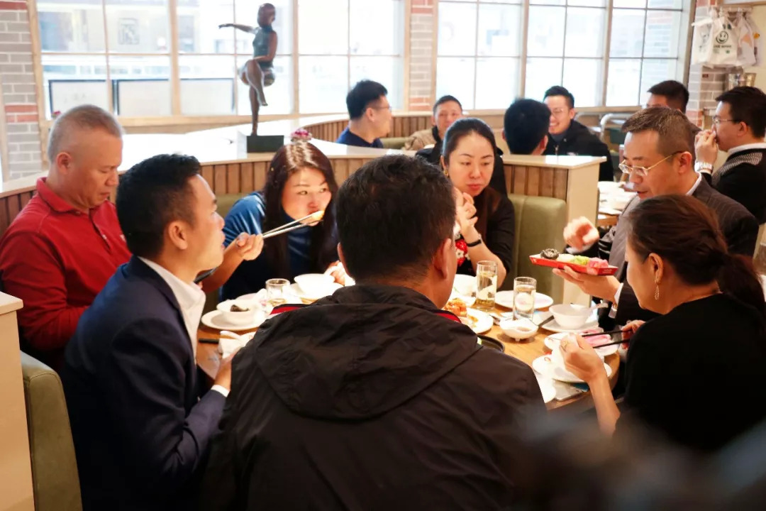 我們研究了100家餐廳：發(fā)現(xiàn)生意好的都有20個特征！