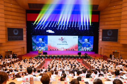  第六屆中國行業(yè)影響力品牌峰會，雅座CEO白昱對話央視康輝