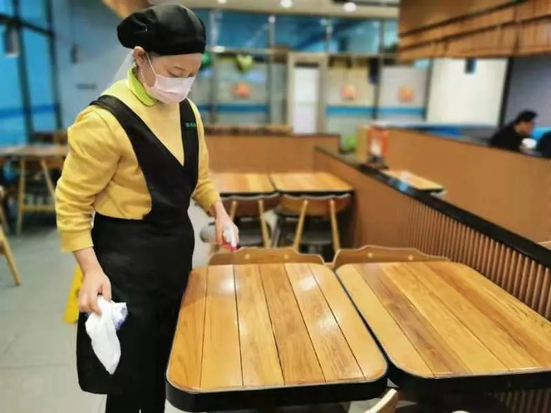 挺過(guò)去，活下來(lái)！餐飲的春天還遠(yuǎn)嗎？