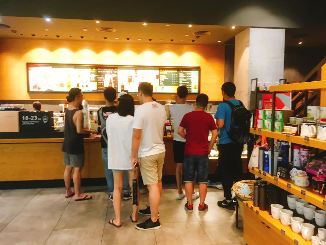 茶、咖不分家！喜茶與星巴克的成功有何共性？｜餐見(jiàn)|餐飲界