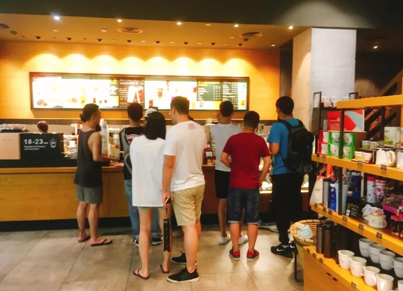 茶、咖不分家！喜茶與星巴克的成功有何共性？｜餐見