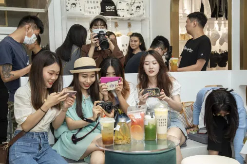 “尬聊”的茶飲行業(yè)，是“社交屬性”惹的禍？