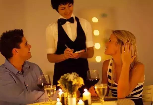 顧客要退菜，看4個(gè)不同服務(wù)員如何處理！