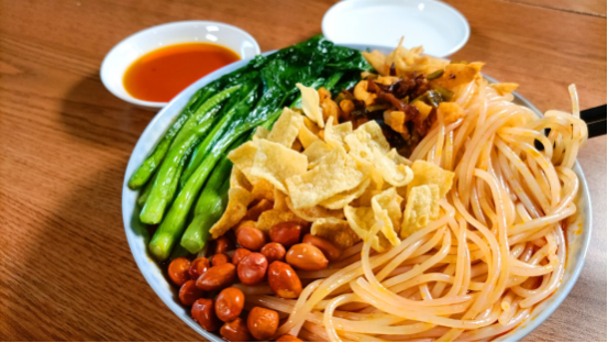 大型真香現(xiàn)場(chǎng)，青菜才是螺螄粉的“靈魂伴侶”