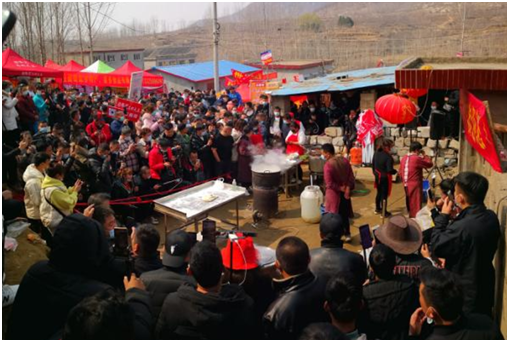 3元一碗“拉面哥”網(wǎng)絡(luò)爆紅！背后的營(yíng)銷邏輯是什么？|餐見