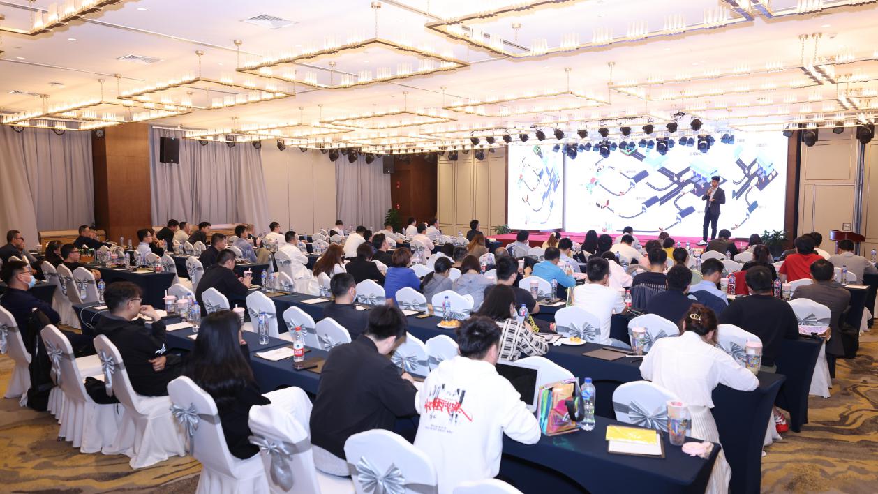 嘩餐會(huì)連鎖餐飲數(shù)字化經(jīng)營(yíng)高峰論壇在滬召開，解鎖人財(cái)物管理新方法
