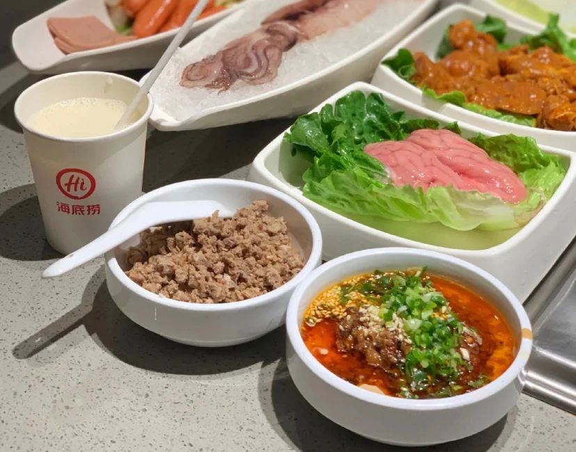 海底撈暴跌近2000億，“極致服務(wù)”的牌不好用了嗎？