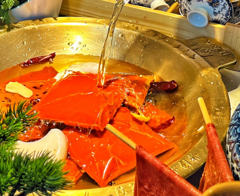 3.8女神駕到約“惠”女神節(jié)，到矮冬瓜紅茶火鍋開啟幸運(yùn)盲盒