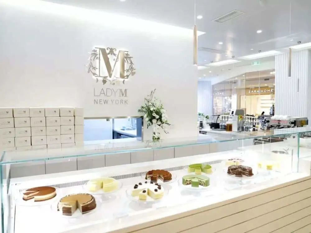 大排長(zhǎng)隊(duì)，黃牛加價(jià)的Lady M，要退出中國(guó)市場(chǎng)？|餐飲界